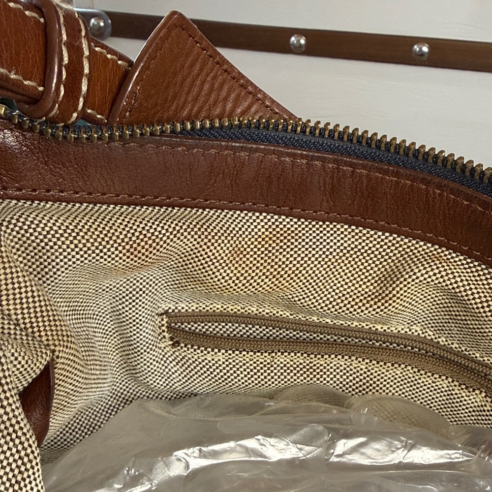 Dooney & Bourke Navy Pebble Leather Shoulder Bag with Brown Trim and Pouch - Picture 8 of 13